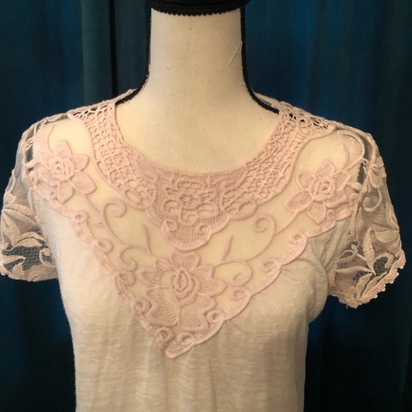 Beautiful Lavender Lace Top - Picture 3 of 7